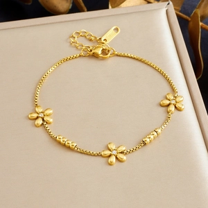 Gold stainless steel flower pendant necklace with box chain and lobster clasp