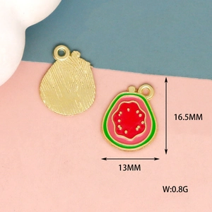 Macro detail of guava fruit charms for DIY jewelry with dimensions 16.5x13mm and 0.8g weight