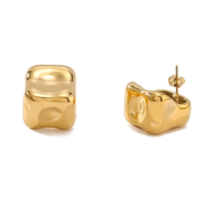 Irregular square hollow earrings with hammer texture in gold-plated stainless steel