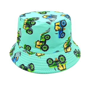 Détails des motifs de tracteurs sur le chapeau bob en coton vert menthe pour enfant