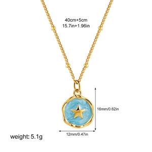 Detail showing 18K gold-plated star pendant necklace dimensions with 40+5cm chain measurement