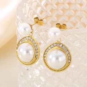 Boucles d'oreilles vintage en acier inoxydable doré avec perles blanches et strass