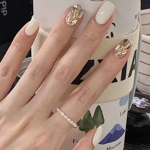 Unghie Finte a Pressione Bianco Latte Strass Scintillanti Champagne Brillantini Corte Quadrate Manicure Donna