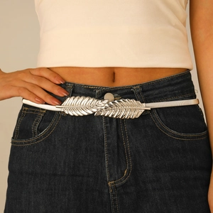 Elegante cintura elastica in metallo argento da donna con fibbia a foglia dal design dettagliato