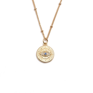 Collana dorata con ciondolo occhio blu e zirconi su una sottile catena a palline