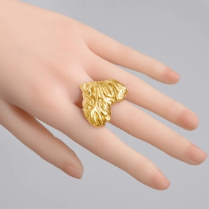 Minimalist 304 stainless steel heart ring with lion head texture on gold adjustable band