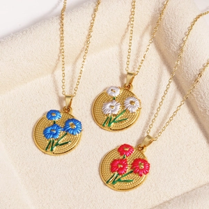 Colliers vintage français avec pendentif tulipe en émail et acier doré sur velours