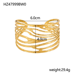Macro detail of a C-shaped 18K gold plated stainless steel cuff with dimensions