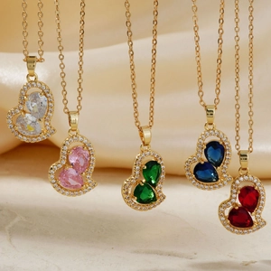 Collane con ciondolo a cuore placcato oro in cinque colori su seta e marmo pregiato