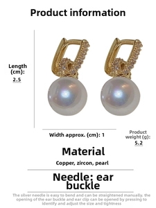 Vue technique détaillée des boucles d'oreilles perles avec dimensions et zircons
