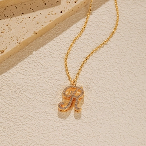 Detailed view of an 18K gold-plated O-chain necklace featuring a zircon-encrusted letter R