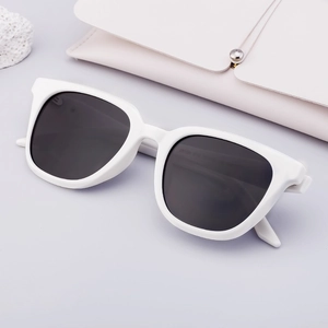 Fashionable cat-eye polarized sunglasses in white frame with grey lenses for outdoor style