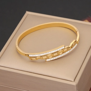 Bracciale rigido dorato vintage con strass bianchi e maglie a catena eleganti
