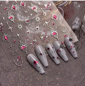 Détails d'autocollants pour ongles avec lignes de cœur argentées et pierres roses