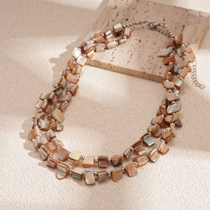 Collana bohémien a doppio strato con perle di conchiglia irregolari stile vintage