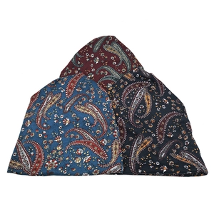 Lot de 3 bonnets en maille à motif cachemire en bleu marine, bordeaux et noir