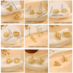 Detailed grid of assorted gold textured earrings with specific sizes and weights