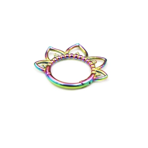 Anneau de nez lotus en acier inoxydable arc-en-ciel pour femme avec finition texturée