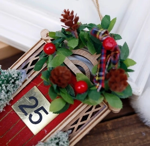 Wooden Christmas countdown ornament with 25 plate, berries, and pine cone decor
