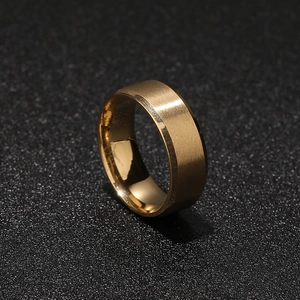 Bague en Acier Inoxydable Personnalisée pour Hommes Finition Brossée Mate Bord Biseauté Anneau Style Boyfriend Bijoux de Mode
