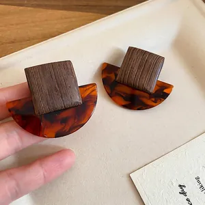 Retro geometric square earrings featuring wood grain and tortoise shell resin design