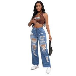 Jean femme taille haute à jambes larges et déchirures en bleu clair avec détails usés