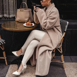Manteau long élégant en laine avoine avec col à revers et coupe décontractée