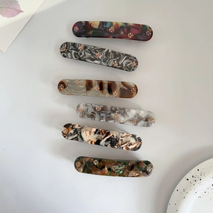Set of 6 acrylic hair clips with tortoise patterns and floral rhinestones on white background