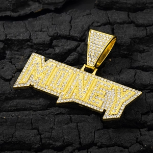 Detail von Hip-Hop Gold-MONEY-Anhänger mit Strasssteinen auf schwarzem strukturiertem Stein
