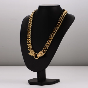 Collier chaîne en acier doré pour homme avec fermoir double tête de léopard sur buste