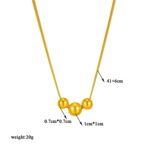 Collana minimalista con sfere dorate e catena a serpente con finitura a specchio