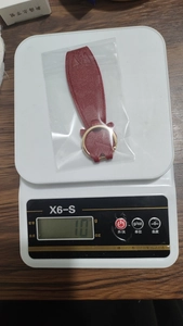 Detailed scale view showing the 10g weight of the red PU leather pig keychain charm