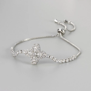 Adjustable silver flower bracelet with zircon stones and box chain detail
