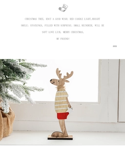 Détail macro d'un renne en bois avec accessoire étoile pour décoration de Noël
