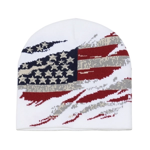 Vista detallada del gorro de punto blanco con patrón de estrellas bandera USA