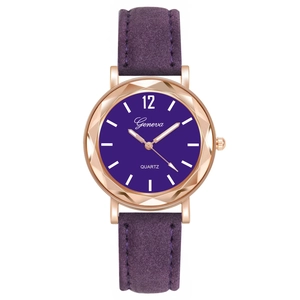Montre quartz violet foncé avec lunette or rose et bracelet en daim givré