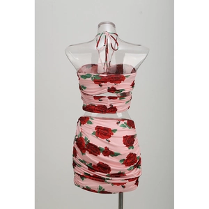 Ensemble deux pièces haut dos nu et mini-jupe froncée avec imprimé rose vintage