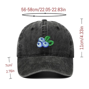 Casquette de baseball en denim délavé avec broderie myrtille et dimensions précises
