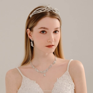 Elegant bridal jewelry set with silver crystal crown, necklace and earrings for wedding