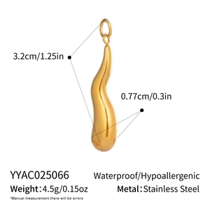 Macro view of octopus pendant with size and weight measurements in stainless steel