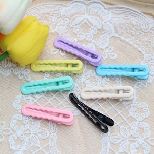 Colorful wave-shaped plastic duckbill clips for DIY hair accessories and styling