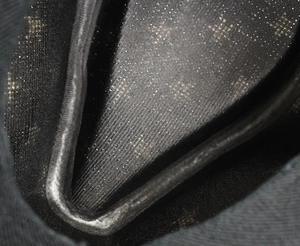 Gros plan du tissu noir scintillant avec motifs d'étoiles pour chapeaux de cowboy