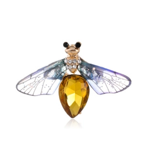 Détail de la broche insecte avec pierre ambre et ailes en résine violet dégradé