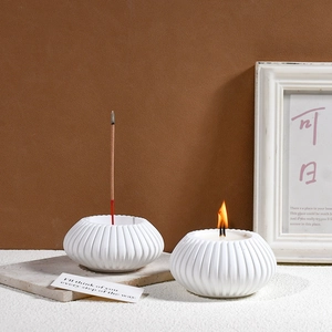 Ensemble porte-encens et bougeoir sphérique en céramique avec texture nervurée élégante