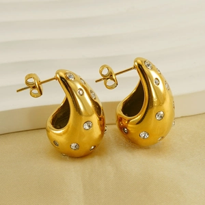Elegant 18K gold teardrop earrings with sparkling crystals for a trendy fashion look