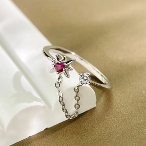 Elegante anillo de cadena de plata esterlina S925 con gema de estrella roja y circón