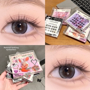 Close-up of comic style glue-free false eyelashes with natural curled finish