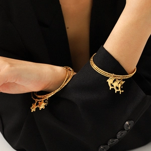 18 Karat vergoldetes Titanstahl-Armband mit Delphin- und Sternanhängern für Damen