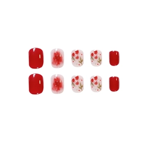 Faux ongles rouge aubépine avec motifs floraux et dégradés brillants élégants