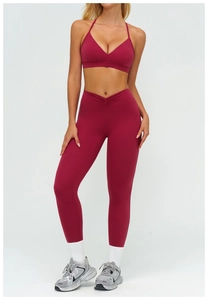 Set yoga da donna rosso scuro con leggings a vita alta a V e reggiseno sportivo a fascia